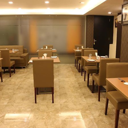 Oyo 662 Hotel Comfotel Calcutta  Esterno foto
