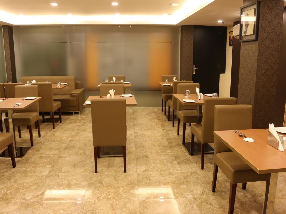 Oyo 662 Hotel Comfotel Calcutta  Esterno foto