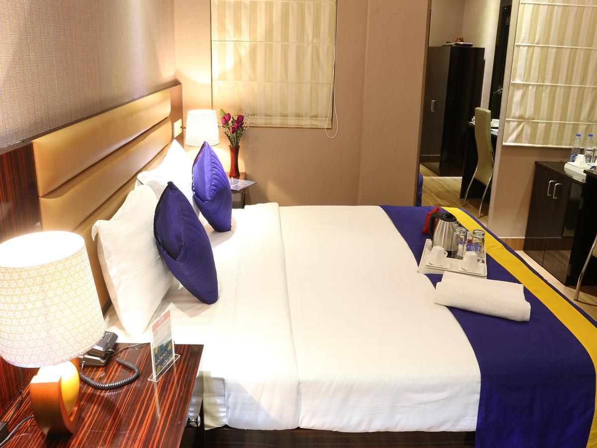 Oyo 662 Hotel Comfotel Calcutta  Esterno foto