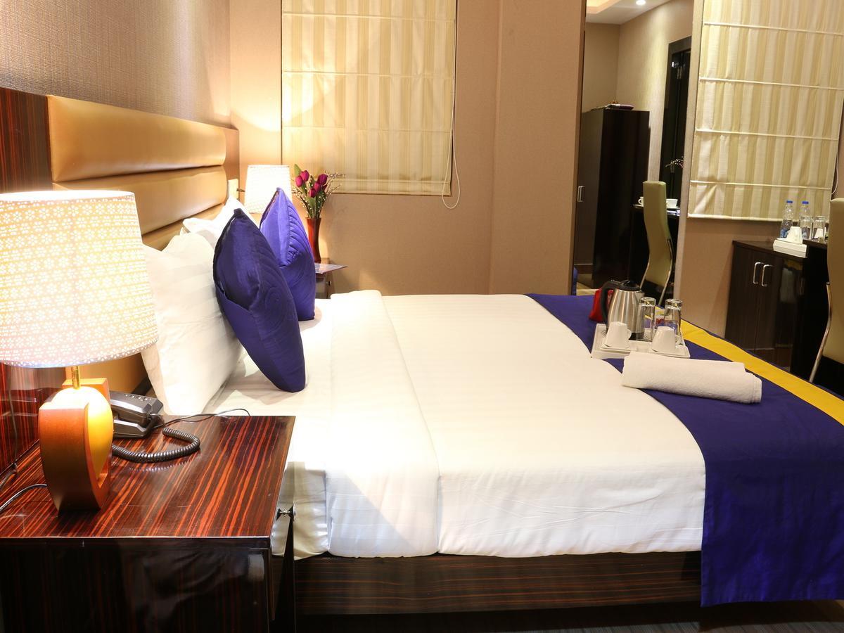 Oyo 662 Hotel Comfotel Calcutta  Esterno foto